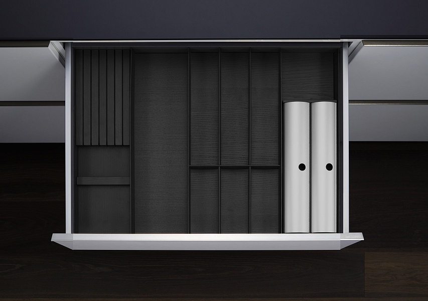 КОМПЛЕКТ лоток + держатели для фольги и для ножей, ФайнЛайн Линик 800-900 мм, глубина 500 мм, цвет ЯСЕНЬ черный Kessebohmer