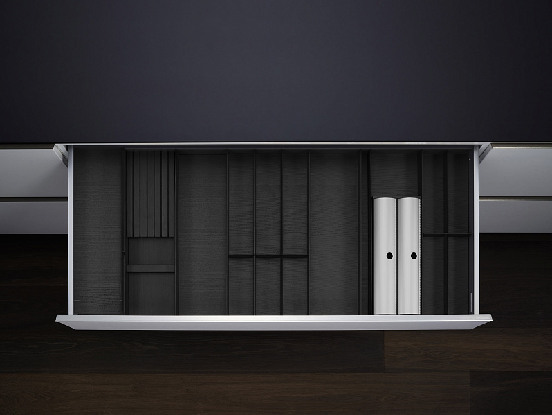 КОМПЛЕКТ лоток + делитель + держатели для фольги и для ножей, ФайнЛайн Линик 1000-1200 мм, глубина 500 мм, цвет ЯСЕНЬ черный Kessebohmer