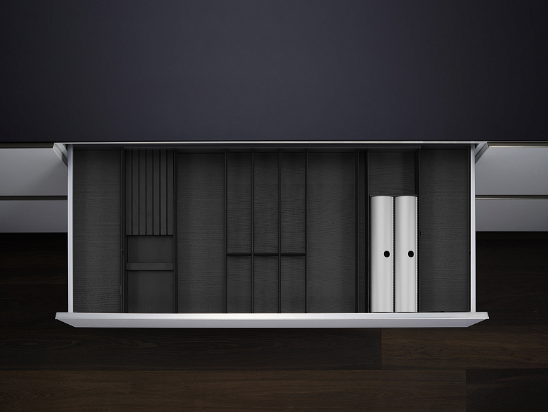 КОМПЛЕКТ лоток + держатели для фольги и для ножей, ФайнЛайн Линик 1000-1200 мм, глубина 500 мм, цвет ЯСЕНЬ черный Kessebohmer